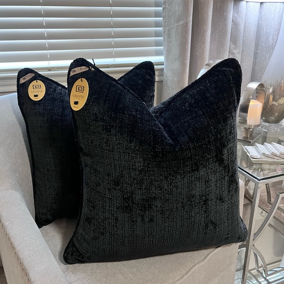 1-NWT CALLISTO HOME
DECORATIVE THROW PILLOWS (Read description for details ) - Picture 11 of 16